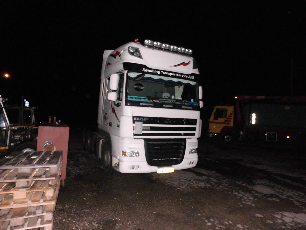 DAF 105 XF - Endelig hjemme på weekend. billede 3