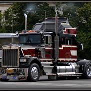 Kenworth W900