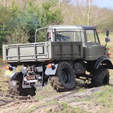 Mercedes Unimog 406