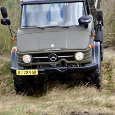 Mercedes Unimog 406