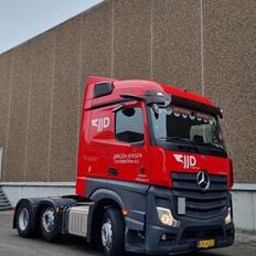 Mercedes Actros 2551