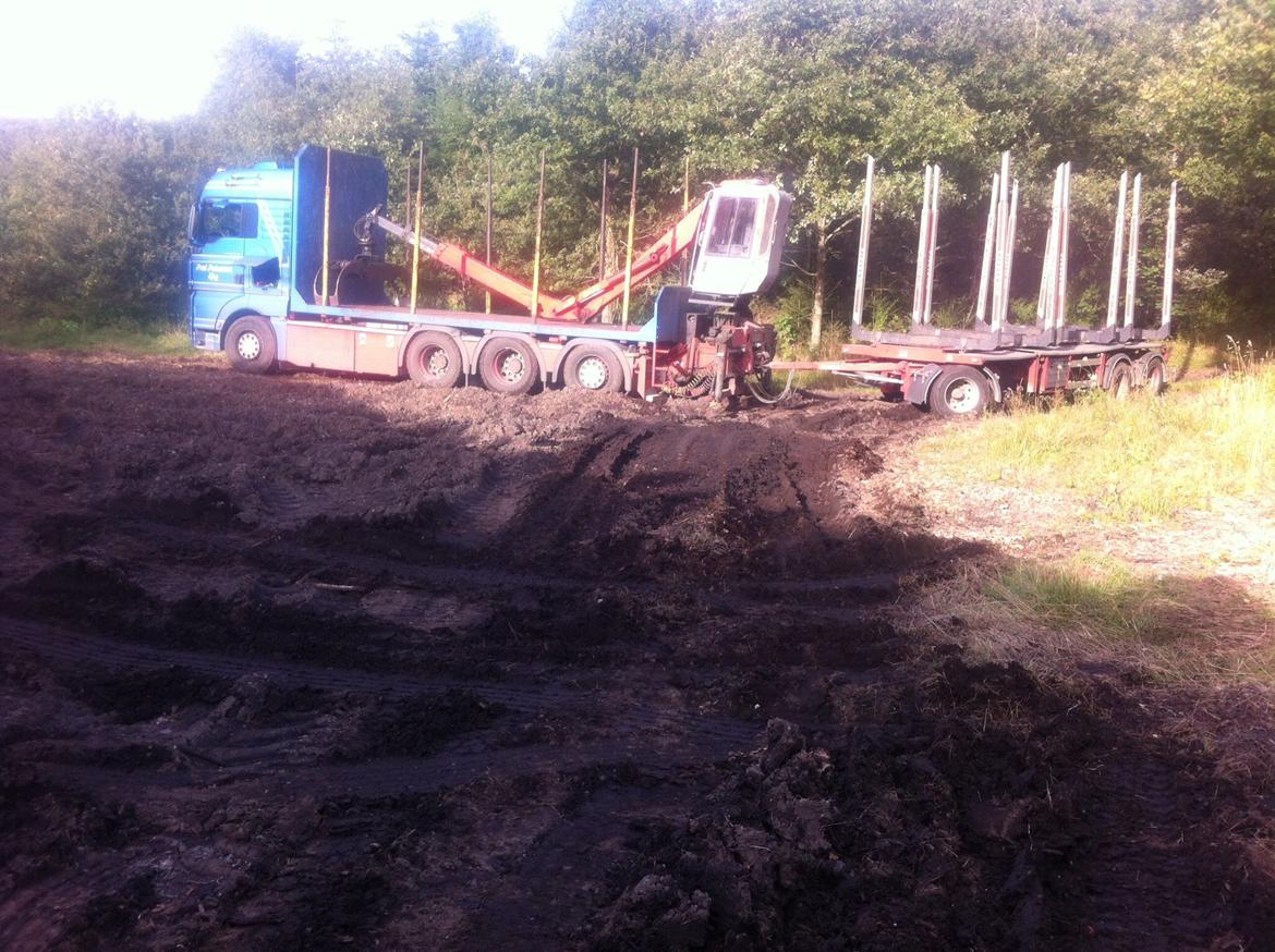 MAN TGX 35.540 - Heldigt at det var tørt, udkører havde splittet vejen ad :) billede 6