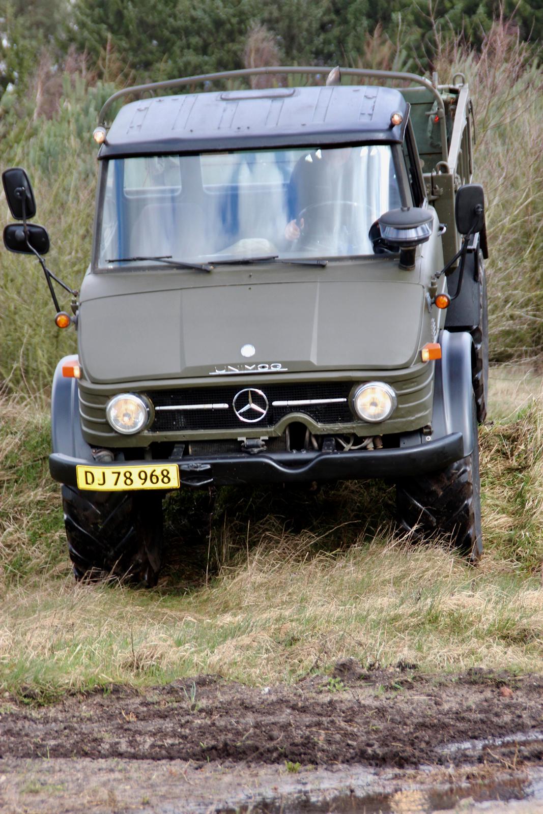 Mercedes Unimog 406 billede 1