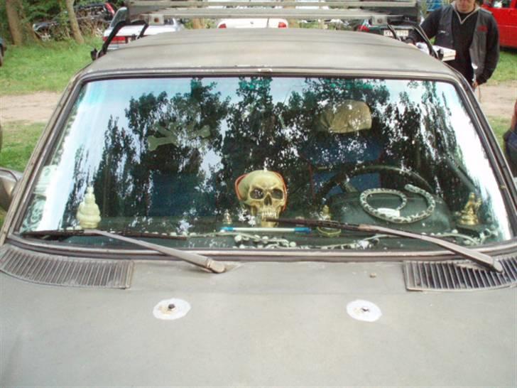 Lidt fra Fyns MC festival. - En noget anderledes mands bil. Manden som jeg desværre ikke har nogen billeder af, fra i år, men man kan finde ham på et ældre billed fra 2005, som er sat ind længere nede. billede 11