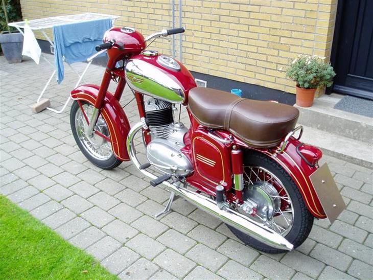 {{currentPhoto.altText}} billede {{currentPhoto.number}}