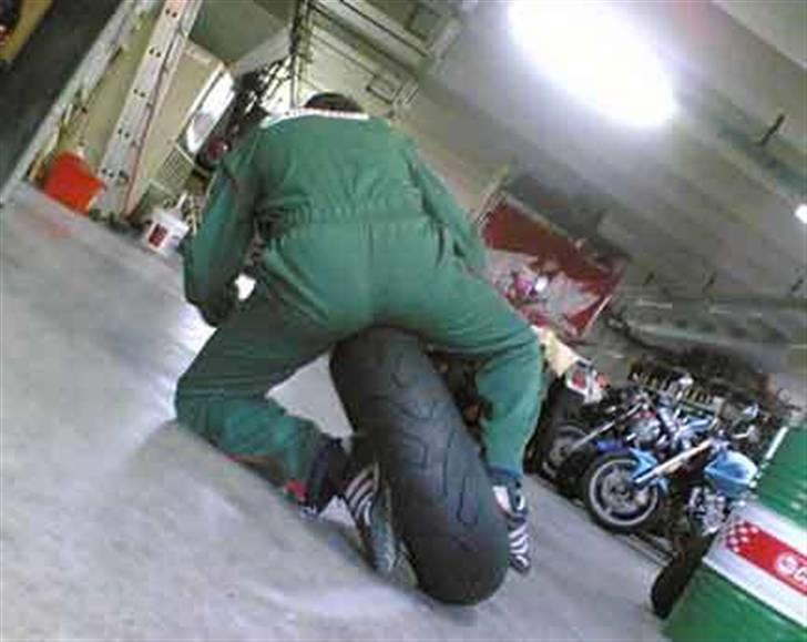 Myggen's album - Stilen og træningen skal jo holdes ved lige trods dårligt vejr.. 

Dette var evt. en mulighed.. Ha, ha. billede 4