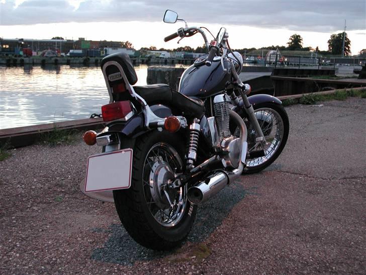 LS650 - Og fra en lidt anden vinkel. Godt design på en Suzuki Chopper

# Inderpotten har fået en Re-paint i sort, da det så alt for "slidt" ud det der.. billede 11