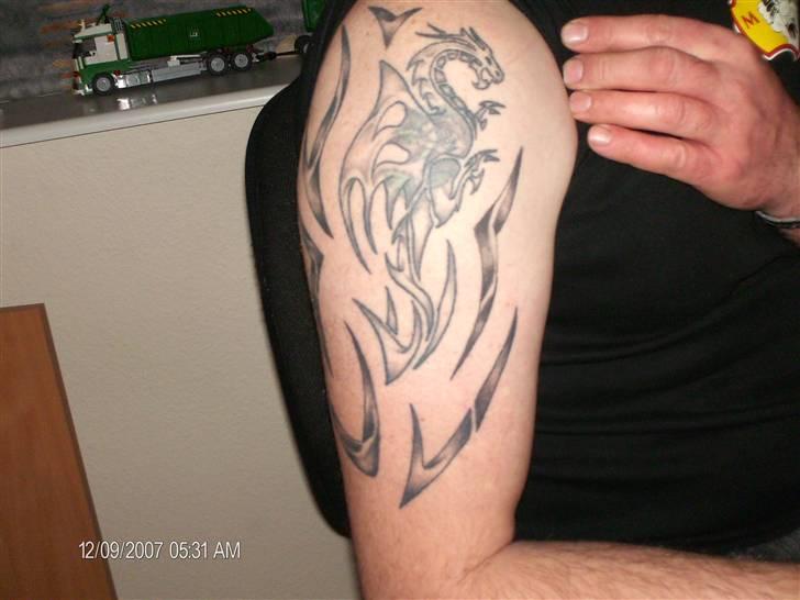 Mine tattoo - Her er den udvidet i 2007 af den samme tattoovør. Måske mere tribal senere. billede 13