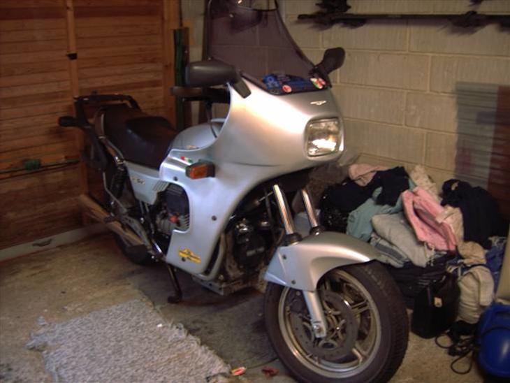 Moto Guzzi T5 - Sådan så T5éren ud, inden den skulle en tur til maleren. billede 0