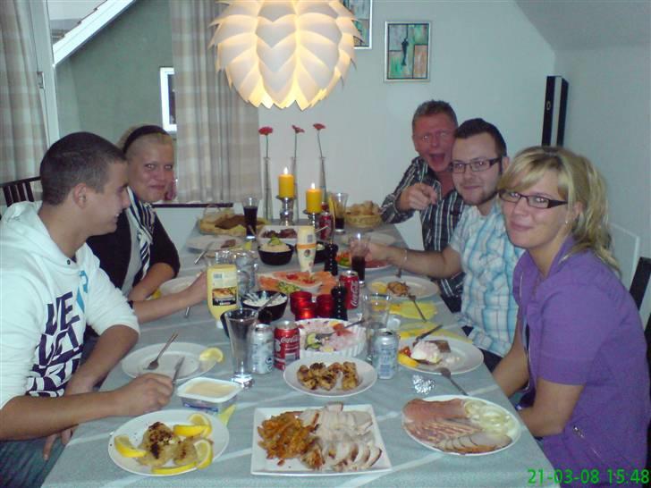 Påskefrokost Silkeborg 21-03-2008 - Næsten hele selvskabet, undtaget fotografen AK og Tommy som dukkede op 1,5 time for sent, men fik stadigvæk masser at spise :-) billede 11
