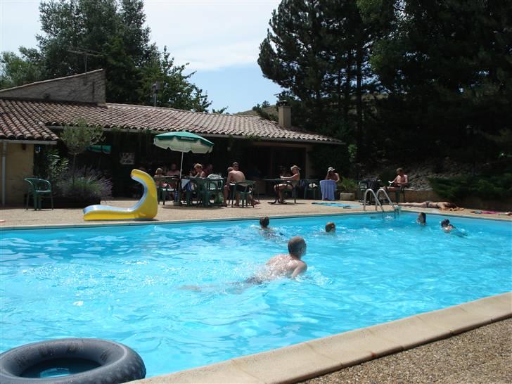 Camping Moto - Frankrig 2007 - Receptionen/restaurant set fra pool siden. billede 4