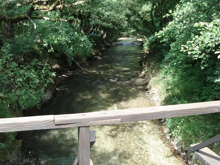 Camping Moto - Frankrig 2007 - "Floden" som deler pladsen i to, vi lå i det bagerste afsnit. billede 8