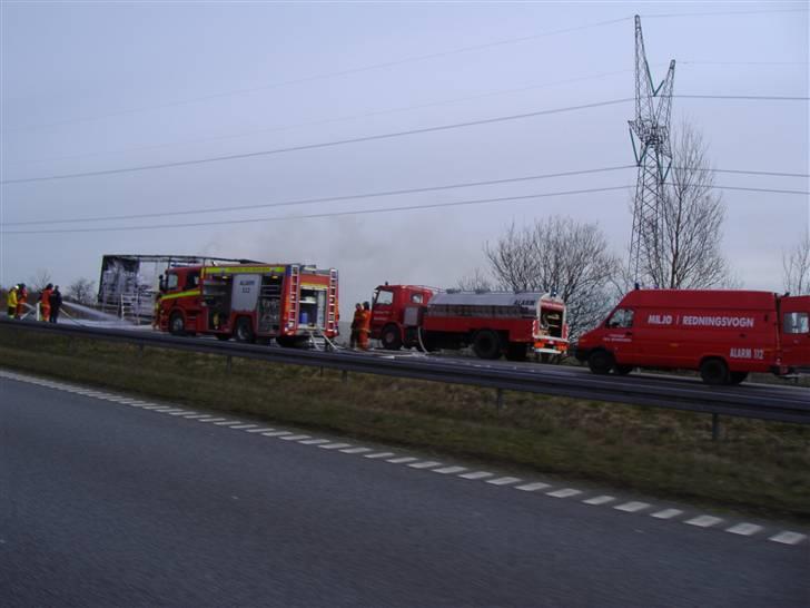 Tur til louis i hamborg - På den sønder-jyske motorvej var der lige brænd i en sætte-vogn billede 2