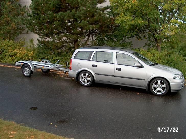 At bygge en MC trailer. - Og afsted for at hente den første cykel. Det var et rigtig godt tilbud, så lygtebommen hang faktisk kun fast i strips, men cyklen skulle jeg have... billede 6