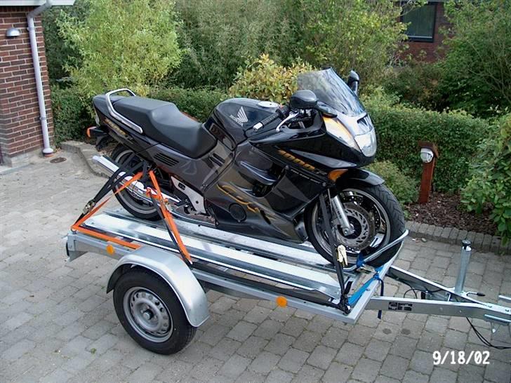 At bygge en MC trailer. - Den første transport. Hentet i Tyskland lige ved den Hollandske grænse, ingen problemer. billede 7