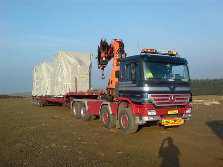 Mine Gl. Lastbiler - Actros MP2 2004 4150. På bakkerne hvor flystyrtet var i 80'erne i Lockerbie, Scotland.
16 møller skulle rejses. billede 6