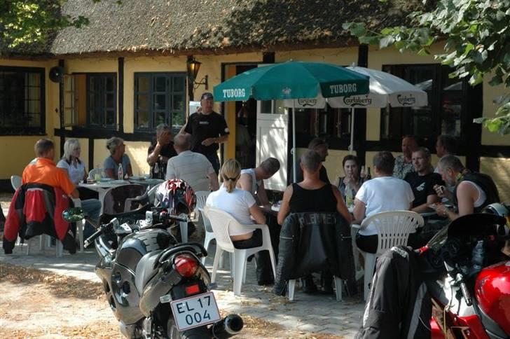 Tur til Fejø med Bikx sommer2006 - Æggekage på den lokale kro billede 9