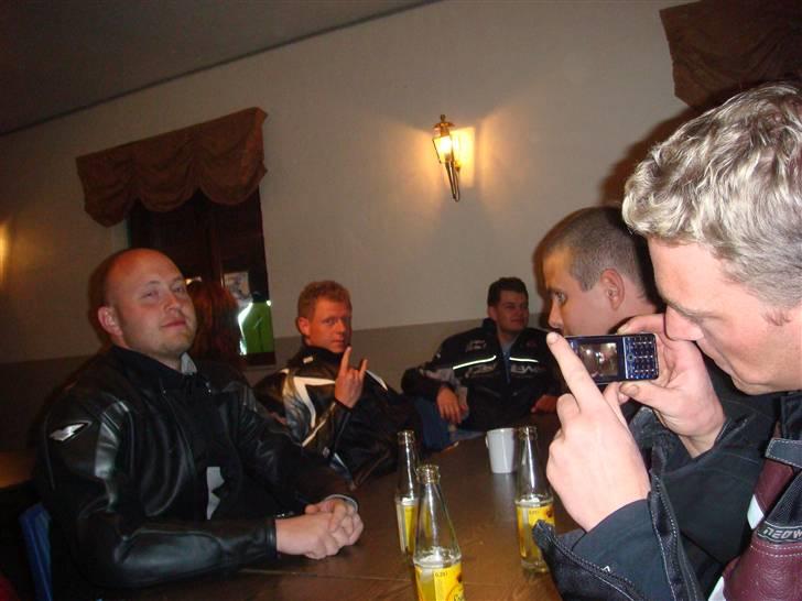 Søby træf/sparkedæk  24/4 2008 - Så trak vi indenfor :o) billede 2