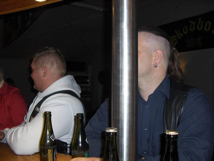 En lille fest hos Skodborg Mc.. - Og Gonzo tror han kan gemme sig bag en pæl, den går bare ikke... billede 16