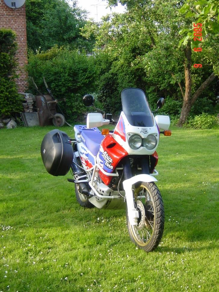 Mine tidligere transportmuligheder  - XRV750 Honda African Twin aka negertvilling...
denne mc bliver bare ved og ved og ved.... billede 2