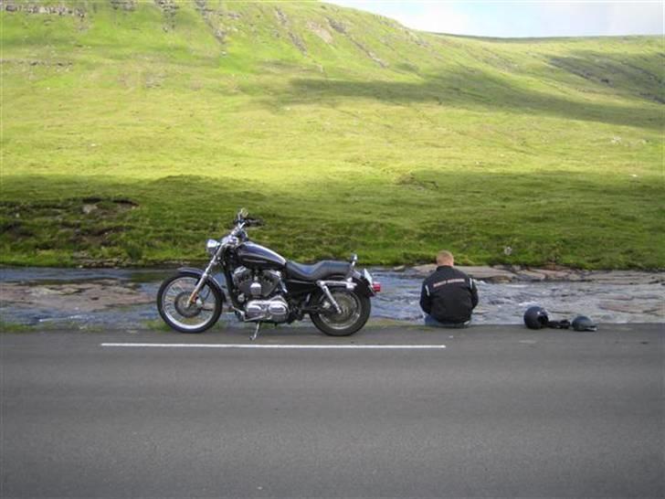 Mc-tur på Færøerne - Lille pause ved en af de utallige vandløb. billede 15