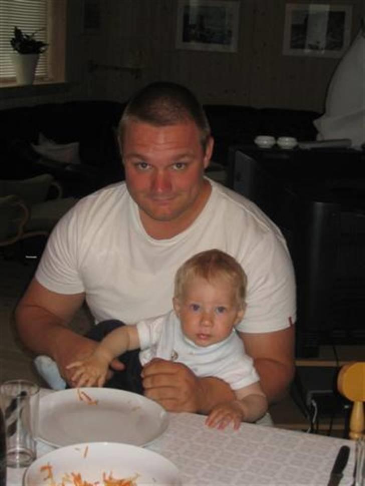 Mc-tur på Færøerne - Det er desværre ikke min egen unge, bare en jeg lige lånte af værtsfamillien vi boede hos.. Men sød er han !! billede 16