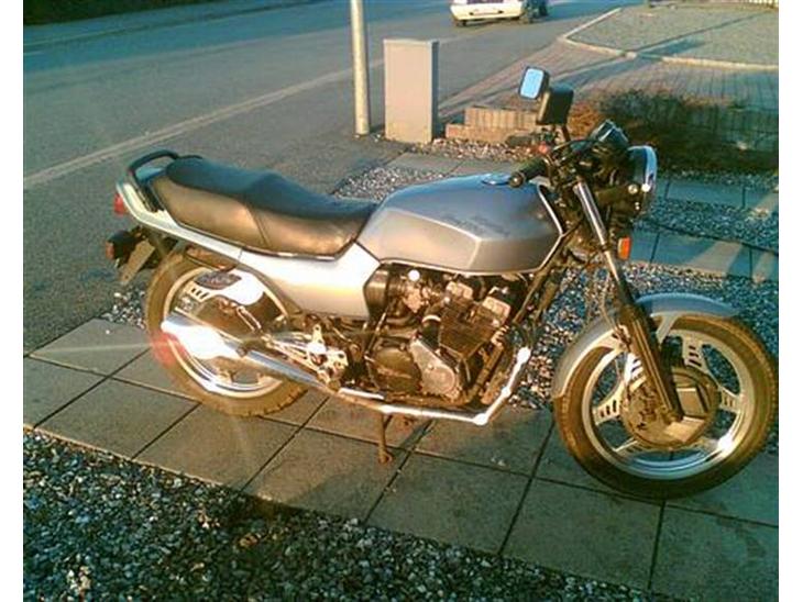 Min Gamle CBX550F - Bling bling er vidst så meget sagt, men den skinner da fint
 billede 5