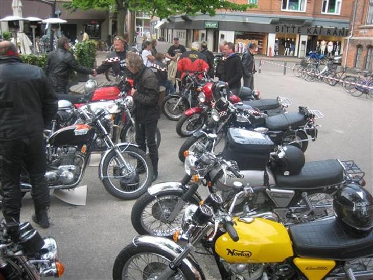 BRYLCREMETRÆF 17 MAJ ODENSE billede 0