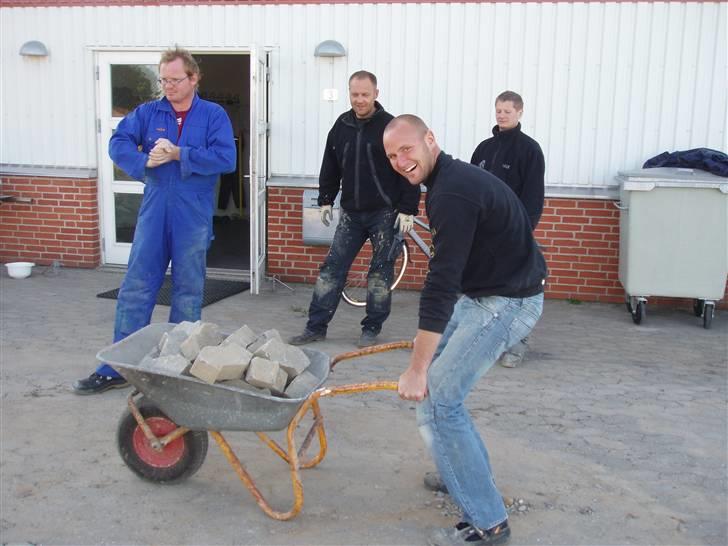 Skodborg mc - Kylling prøver at vise sig, Men enhver kan jo se. At det er for meget for knægten...:-) billede 9