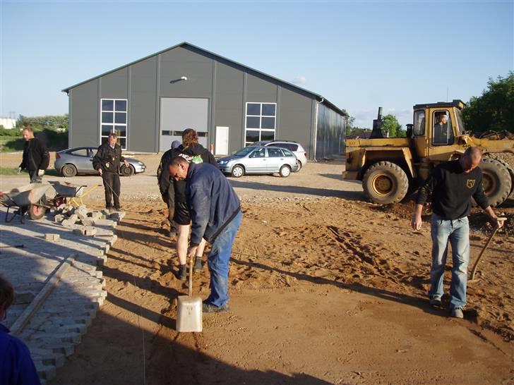Skodborg mc - Hvis jeg nu lige trækker, en skovl igennem her. Så har jeg også været med, til at lave noget. billede 10