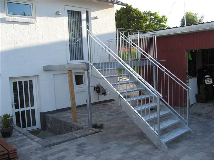 Div pics - Så kom det som jeg havde ventet på længe længe længe.. og set frem til som et bitte barn.. min elskede balkon.. jubbbiiiii..
3 gange 2 1/2 mtr skønhed med udsigt over markerne.. billede 16