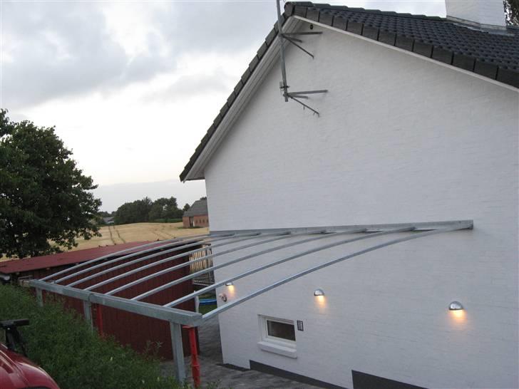 Div pics - Og så det sidste som det firma havde med at gøre, min 7 mtr lange carport, som de så ikke lige helt er færdig med endnu.. billede 18