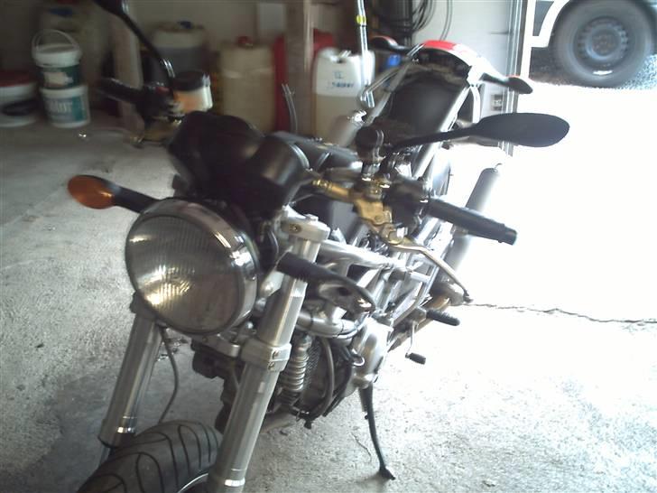 Ducati Monster 1000 - En meget naked bike lige nu. billede 28
