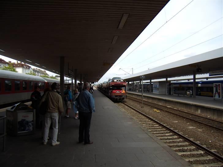 Italien 2008 - Nu,- endelig... nå, jeg fik ikke taget flere billeder fra Hamburg og hjem - men det var bare 300 km. lande vej - og et stop på en tank
Men spørg endelig - hvis i selv vil tage en ligende tur.. billede 77