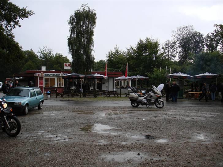 Karolinetræf ved Middelfart - Det ellers velbesøgte træf, er denne dag meget tomt. Sandsynligvis grundet vejret... billede 4