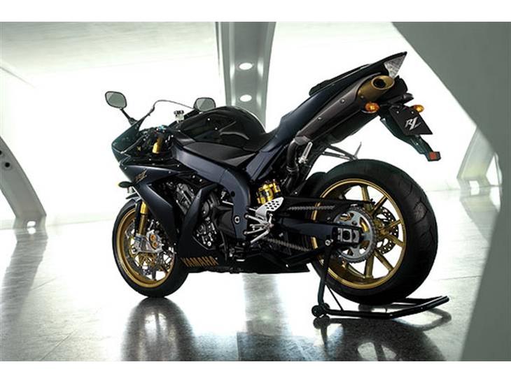 Mine drømme mc'er.... - Yamaha R1 SP er for mig nok den ultimative "standard" mc.....
Den er SÅ smuk designet og med alle de lækre ting på.....uha det er guf ! billede 0