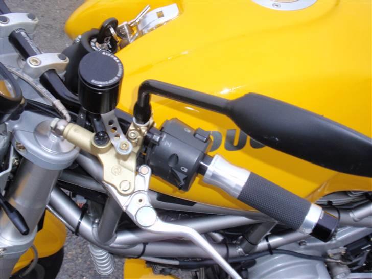Ducati Monster 1000 - Fik skiftert håndtag og vædskebeholdere billede 16