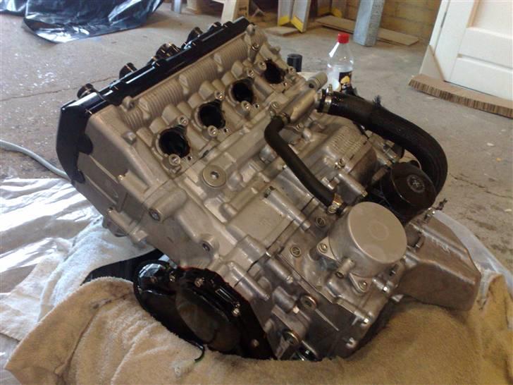 Suzuki GSXR-750 K7 - Motoren blev lige vasket... billede 6