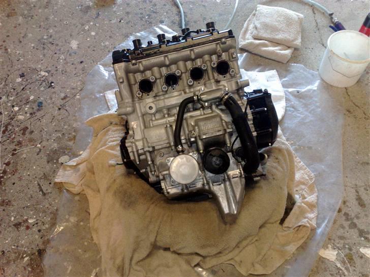 Suzuki GSXR-750 K7 - Ren motor. billede 7