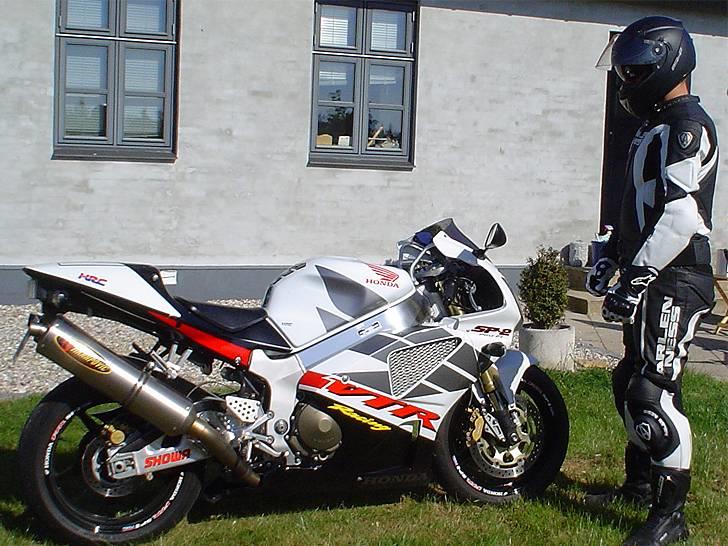 Honda VTR  SP2 - Ses på grillen............... billede 5