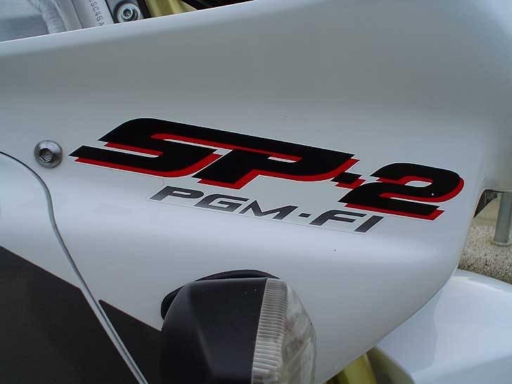 Honda VTR  SP2 - Induction: PGM fuel-injection with two 62mm throttle bodies.
Ignition: Computer-controlled digital with electronic advance.

Power Commander USB-3 billede 22