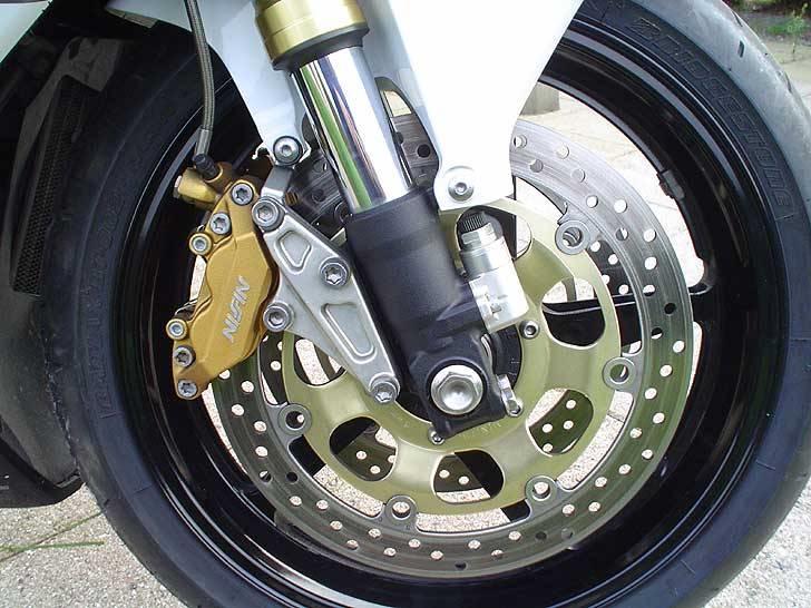 Honda VTR  SP2 - Twin 320mm floating discs with four-pot opposed piston callipers billede 34