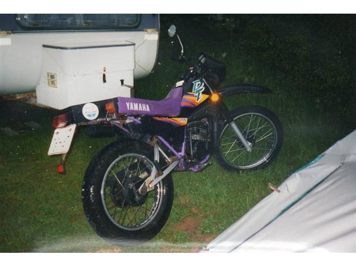Min første MC og Mit første træf - Min første MC Yamaha DT 175 ccm 1cyl. totaks og dobbelt tromle-bremse... lille sjov begynder MC til en pjattet ung fyr med hang til muder-raketer.... billede 0