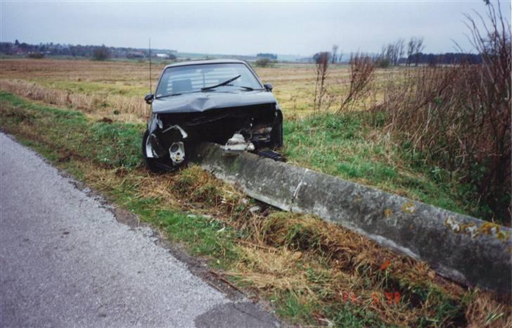 Mit uheld i 99  - Møde med et beton auto værn gik ikke godt. billede 3