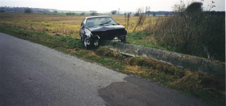 Mit uheld i 99  - Møde med et beton auto værn gik ikke godt. billede 4