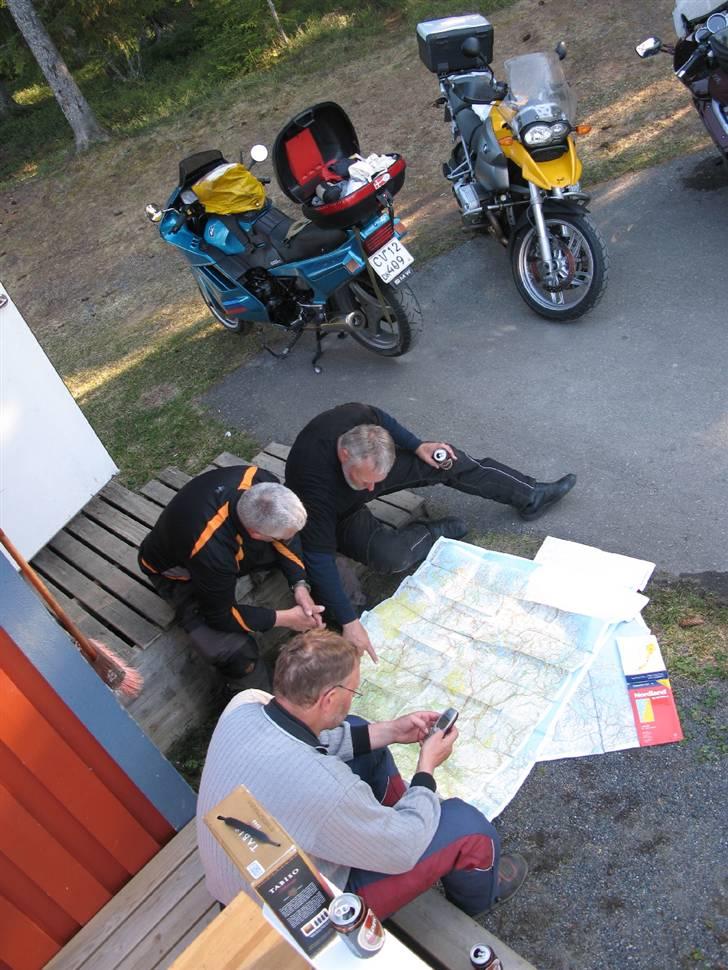 Norge Klanen indtager Polarcirklen - Næste dags rute findes under ivrig diskussion. Alle kan deltage og komme med forslag billede 12