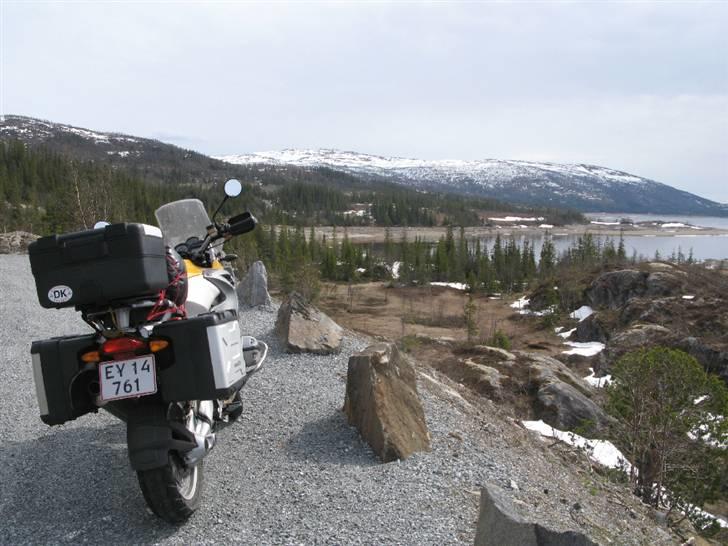 Norge Klanen indtager Polarcirklen - BjergGeden i hopla til flere sjove veje. Min skønne motorcykel klarede alle strabadserne uden at fejle eller stejle en eneste gang. Herligt. billede 22