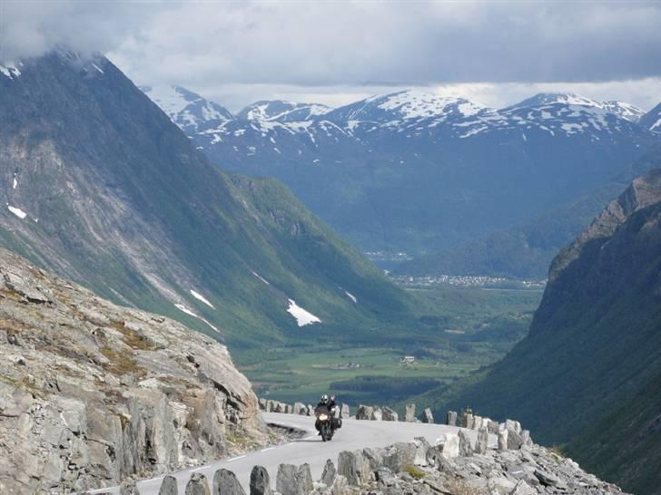 Norge Klanen indtager Polarcirklen - Sidste kurve på Trollstigen giver anledning til en højt løftet venstre billede 34
