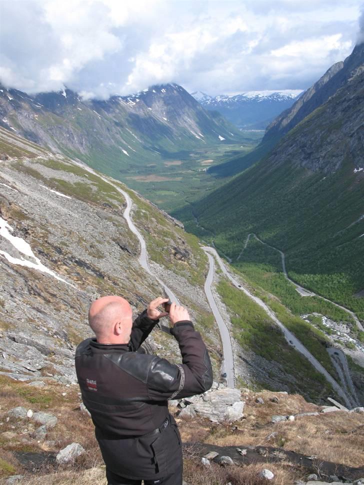 Norge Klanen indtager Polarcirklen - Trollstigen set oppefra billede 36