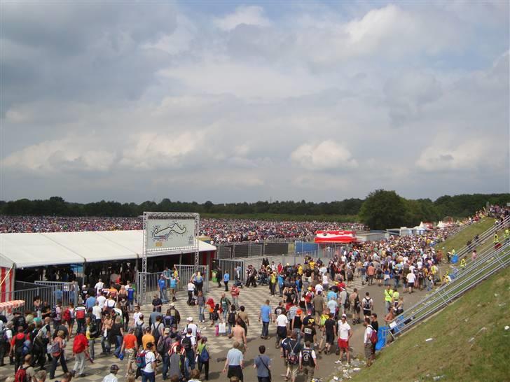 MotoGP TT Assen - Fik lige et billed af p-pladsen inde de alle var kørt igen... billede 133